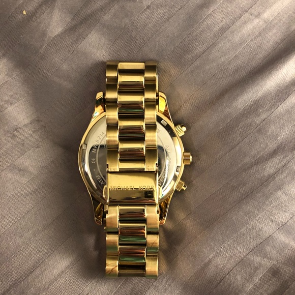 Michael Kors NEVER USED GOLD WATCH - Picture 5 of 6